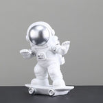 Figurine astronaute sur une planche de skate