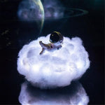 Veilleuse LED astronaute sur une nuage